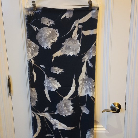 Cleo Scarf - Picture 5 of 7